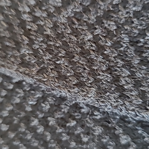 - - New Van Heusen scarf - Picture 3 of 3